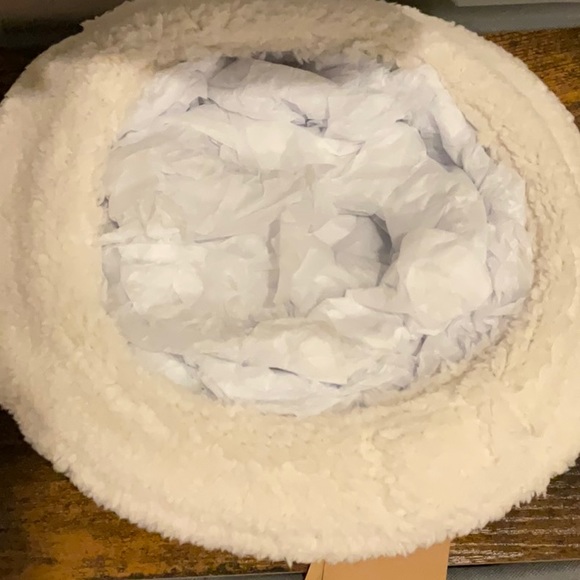 🆕UGG X TELFAR GREY & WHITE FLEECE/SHEARLING BUCKET HAT SIZE S/M - Picture 7 of 9